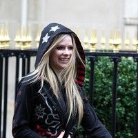 Avril Lavigne is all smiles as she leaves her Paris hotel photos | Picture 77885